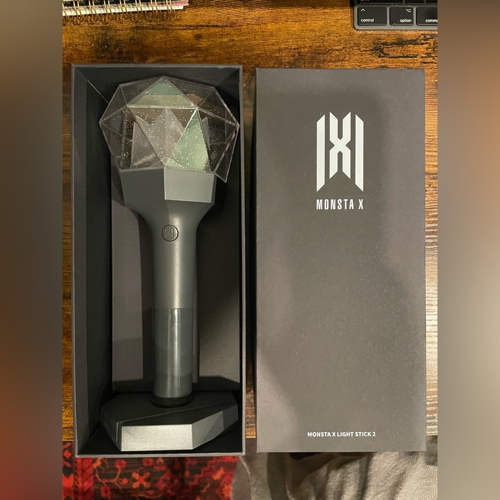 Monsta X Lightstick (mondoongie)